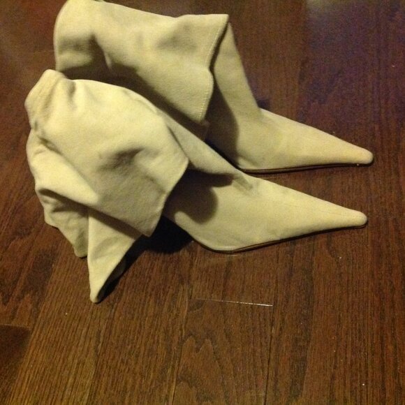 Brand New Pointy toe suede boots - Picture 3 of 3